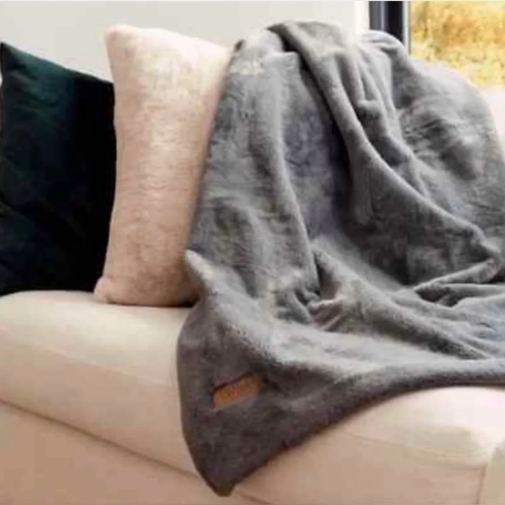 NWT! UnHide For Love Not Fur- Lil' Marshmallow Blanket- Charcoal - 50"x60" - Picture 3 of 7